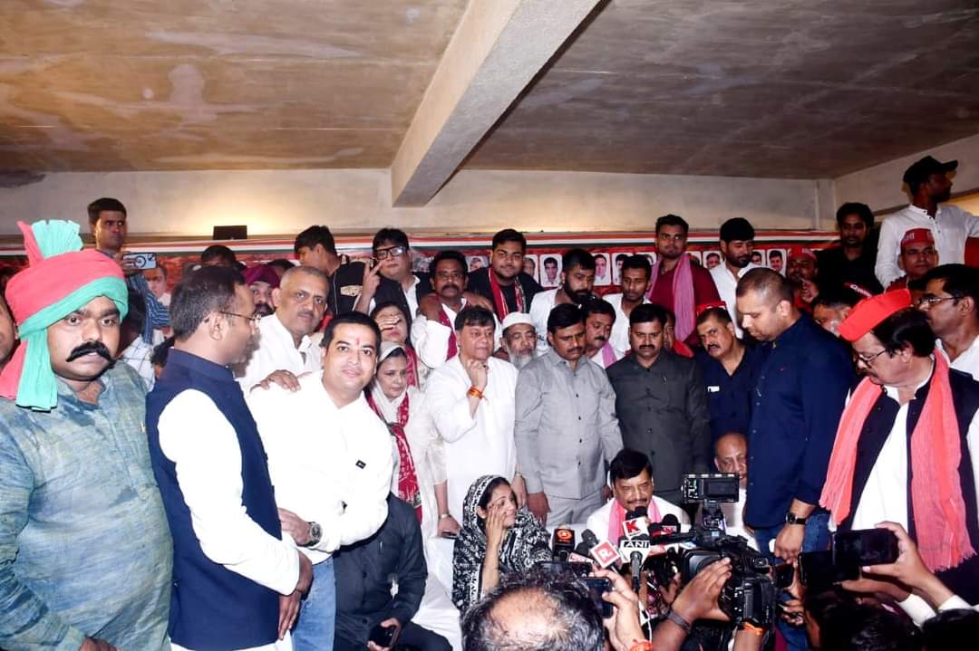 samratsamajwadi's tweet photo. सीसामऊ उपचुनाव केन्द्रीय कार्यालय का उद्घाटन मुख्य अतिथि #माननीय_शिवपाल_यादव_जी एवं #माननीय_किशोरी_लाल_शर्मा_जी द्वारा स्थान- पीपीएन मार्केट के सामने, इम्पीरियल टाकीज के बगल में किया गया।
सभी साथियों का हृदय से आभार 🙏🏻
#Vote_For Naseem Solanki ji https://t.co/VpNXXD4JCQ