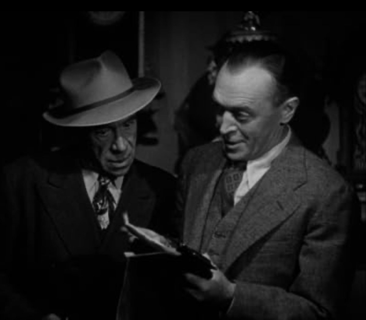 analgesicsleep's tweet photo. And our #BNoirDetour leading men this week are Otto Kruger, William Wright, Konstantin Shayne and Ivan Triesault
#Noirvember #EscapeInTheFog #OttoKruger #WilliamWright #KonstantinShayne #IvanTriesault #FilmNoir https://t.co/dQbDS3Wof8