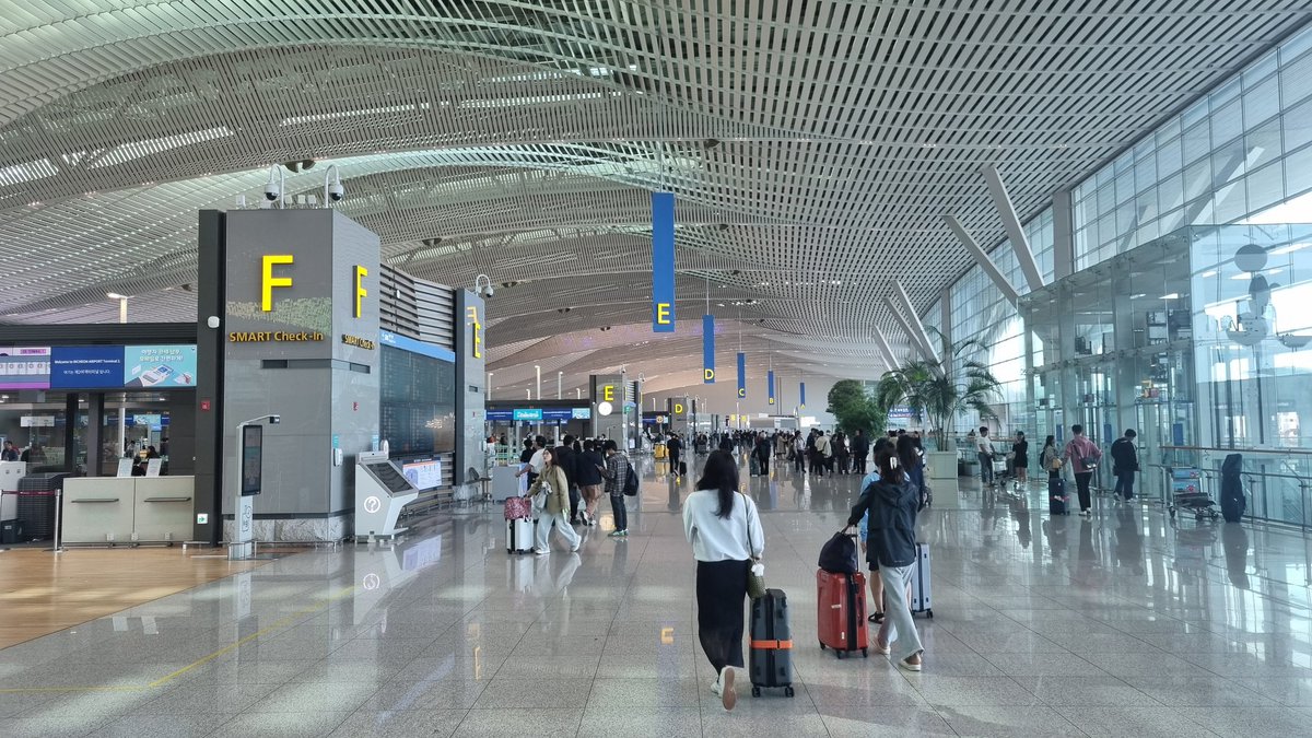 #여행은못가도기분만이라도 
인천공항 2터미널 
3층 출국장.한산함
2024.11.04 오전11시46분