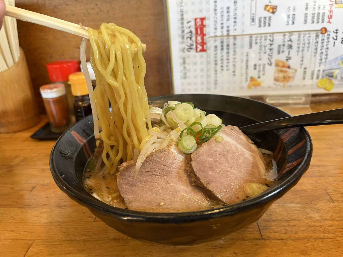 いやどうも(つくば市)

みそチャーシューめん

久々の来店ですが、開店直後で既に満席です❗
濃厚味噌スープに見事に調和した具材は、つくばでもトップクラスですね✨

とてもおいしくいただきました😊

#ラーメン
#つくば