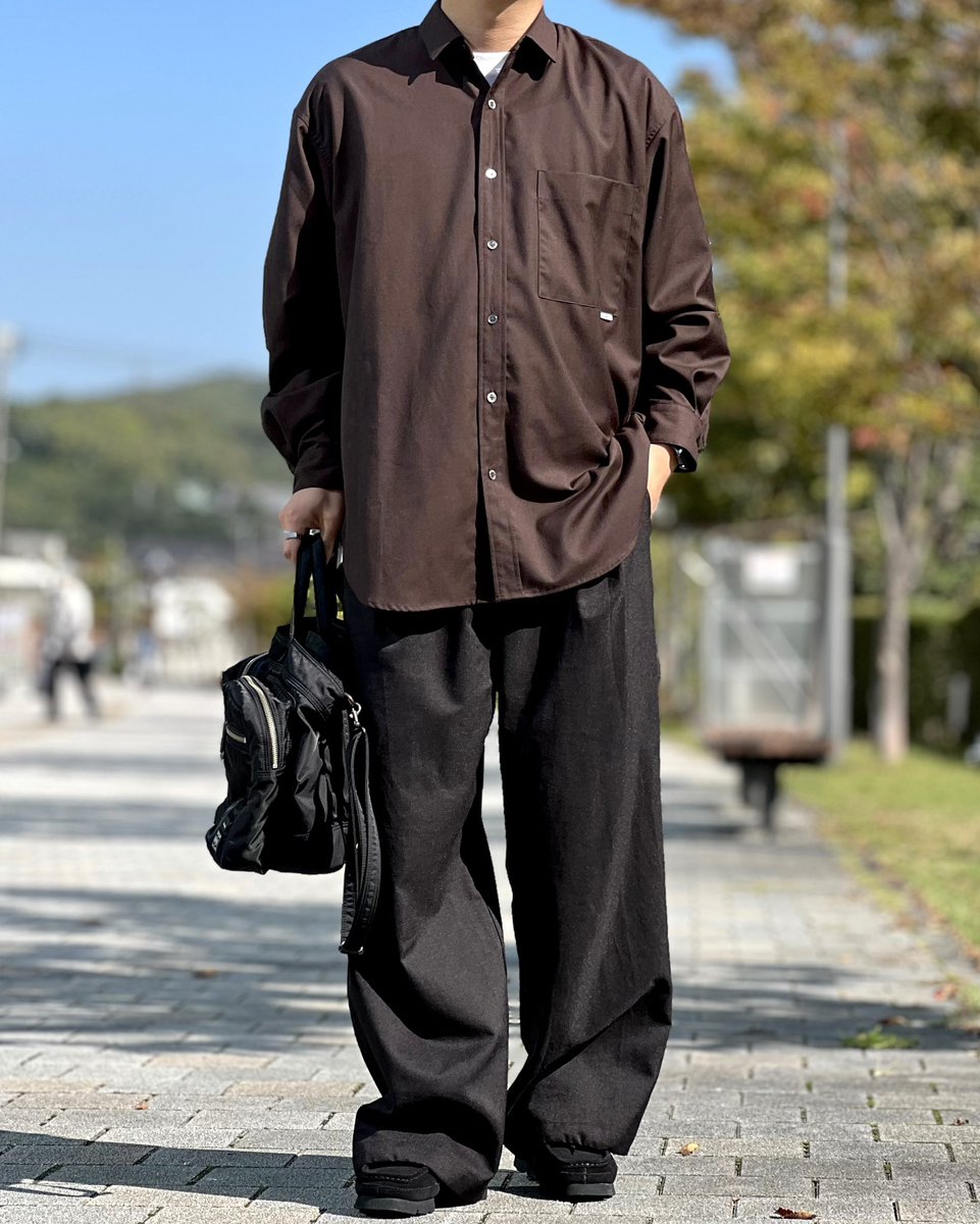 makinosuke29's tweet photo. #今日の服
久々にシャツコーデ👔🟫
shirt : #amne
bottoms : #remer
shoes : #daiwapier39 #clarks https://t.co/FLHFMlUUSy