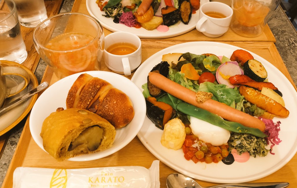 hedgehog111555's tweet photo. 朝ご飯は北浜の
#KARATO サンへ
美味しいお野菜をRoastするとさらに✨
子どもの頃にこんな美味しいお野菜を味わってたら
野菜嫌いにならないやろな🤣
野菜スープも絶品✨ https://t.co/Np12dLa7YS
