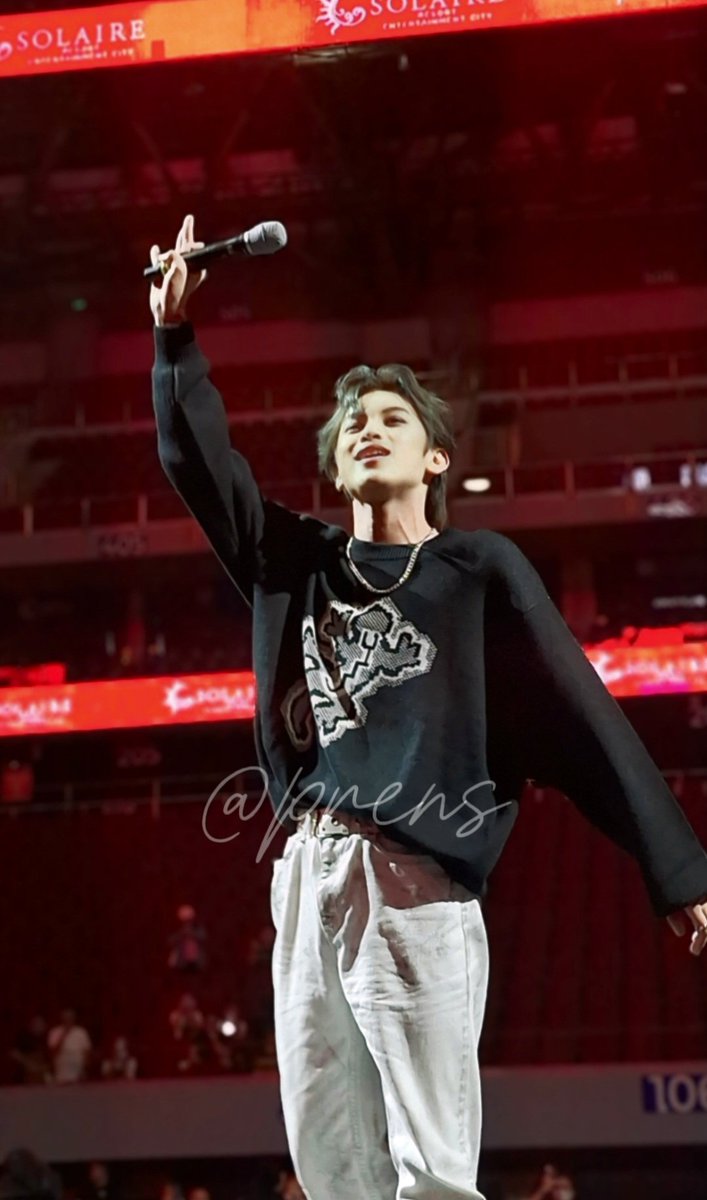 Visual of Marcus during soundcheck

ANCHOR HIGH IN MOA ARENA

#HORI7ONDayTourConcert
#HORI7ON #호라이즌 #HORI7ON_KIM
<a href="/HORI7ONofficial/">HORI7ONofficial</a>