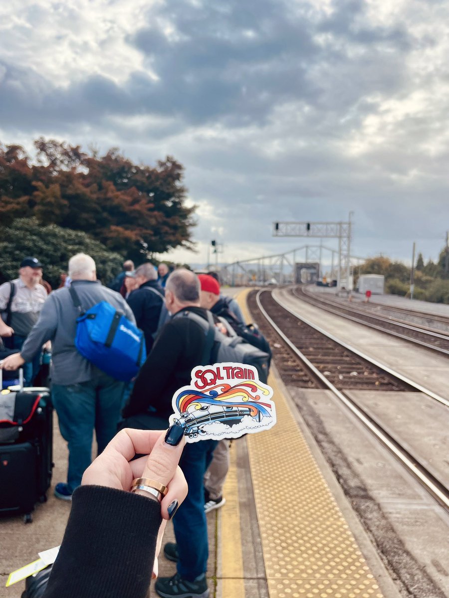 elenadrakul's tweet image. 68 humans and 6 hrs later we made it #SQLTrain #PASSDataSummit #sqlfamily 🚂👩‍💻