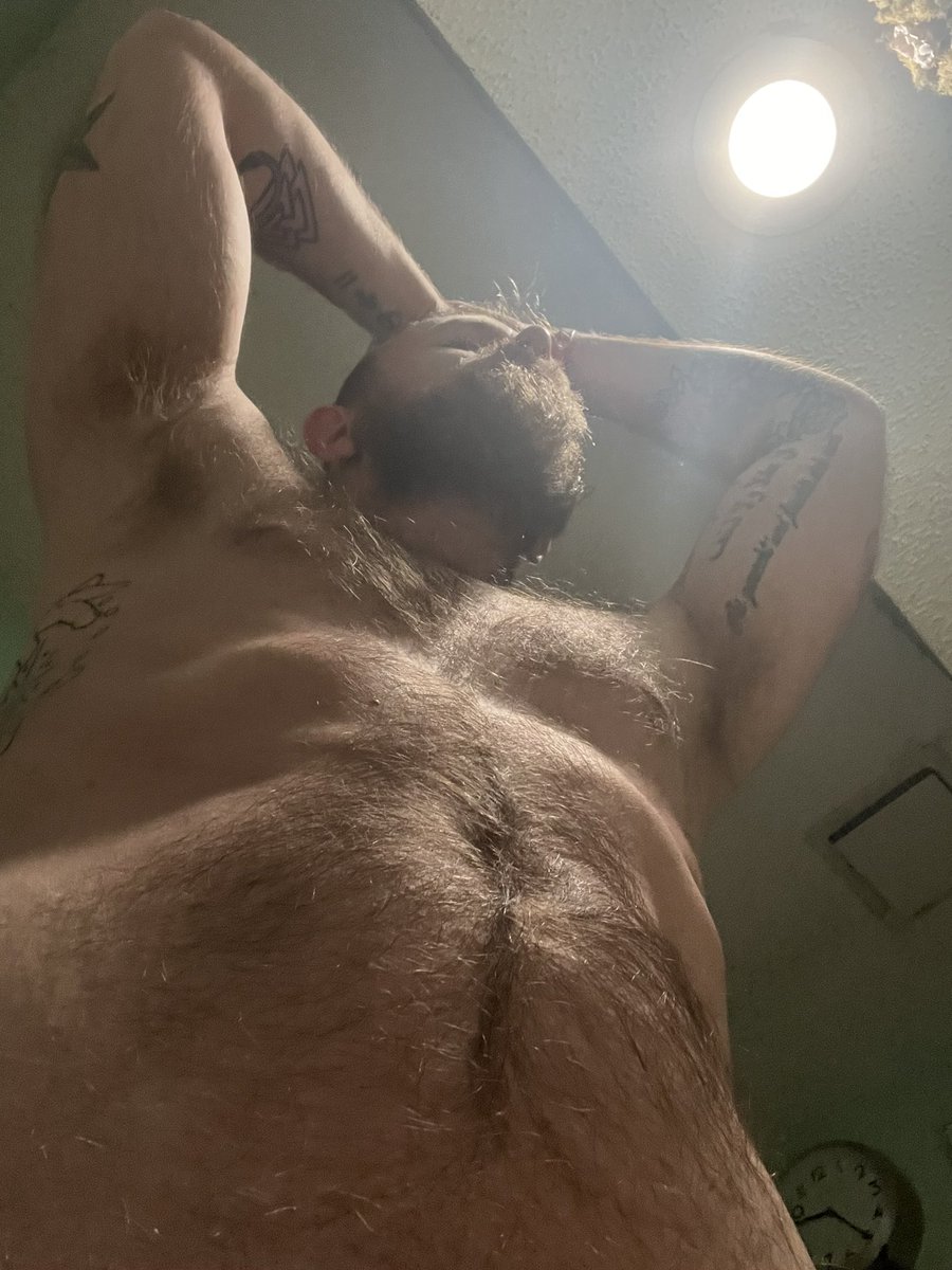 BratMagnet's tweet photo. While you’re down there…. 😏 https://t.co/xEUV7OVQv5