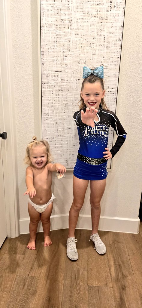 LauraLeeWeander's tweet photo. SHES BACKKKK!

It's my favorite season of the year, comp season &amp; Blue Debut did not disappoint!! Not only did Veya's team nail their routine, we spent time with friends, saw all the reality stars, and Livi got a nap.

@CheerAthletics 
@BrooklynMRivera 
@DCC_Judy https://t.co/w829wZs6tE