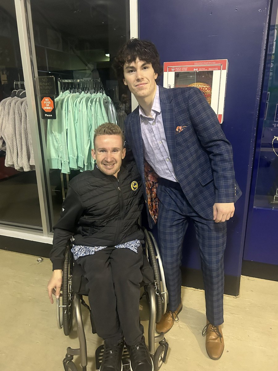 Morning w/ <a href="/Bladesvoice/">Les Lazaruk</a>, meeting <a href="/ChubeyTanner/">Tanner Chubey</a> in-person for the 1st time postgame..  Plus meeting fellow Okotokian Lochlan Tetarenko and talking 🐶⚾️

<a href="/BladesHockey/">Saskatoon Blades</a> has a place in my heart. Great experiences w/ special people thru the years

‘Twas a good day