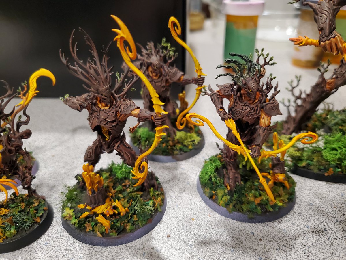 MontyGlu's tweet photo. Finished these beautiful sylvaneth models from the Vanguard box gifted to me by the ever generous Infinite Kitty via my throne!!

Shall they be known as the Infinite Forest? 🤔

(I've had these primed for a WHILE nice to finally finish them!) https://t.co/OeIODwE5oS