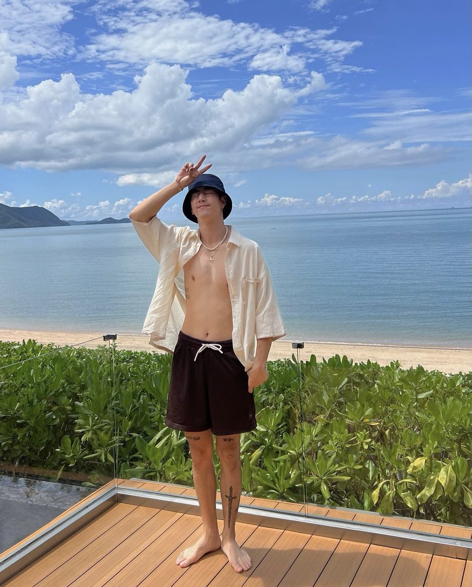 milkky2523's tweet photo. อากาศที่ว่าร้อนก็ยังสู้ความ Hot ของเค้าไม่ได้เลย #MarkTuan @marktuan https://t.co/m3A5OTOAkE