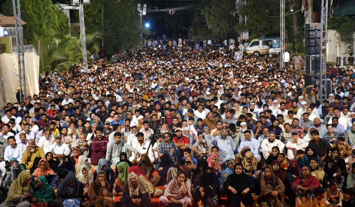 Qalandarmastam's tweet photo. ایم کیو ایم پاکستان ہاؤس میں سوشل میڈیا کی اہم میٹنگ کا انعقاد کیا گیا
@MQMPKOfficial
نے پاکستان میں سوشل میڈیا کو سب سے پہلے استعمال کیا اور بہت جلد
#TeamPakistan
پاکستان کی سب سے بڑی سوشل میڈیا والنٹیر ٹیم بن جائے گی جو بغیر پیسے کے چلائی جائے گی

#MQMPakistanSMTeam 
#INDvNZ https://t.co/vgIO6QMsWt
