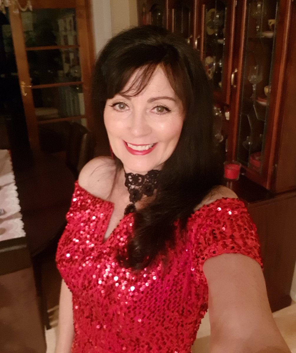 ElizabethHaran's tweet photo. A night out,  leaving my characters and plots alone. https://t.co/BnoS4gXrq5