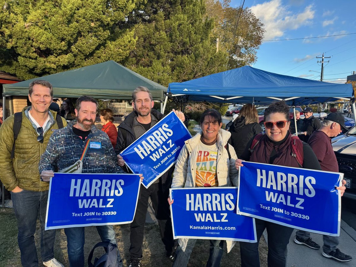 Joyful warriors getting out the vote in Nevada ☺️ <a href="/Doctors4Harris/">Doctors for Harris</a> <a href="/YoungDemsNV/">Young Democrats of Nevada</a> <a href="/SFDemocrats/">SF Democratic Party</a> <a href="/KamalaHarris/">Kamala Harris</a> #JoyfuWarriors