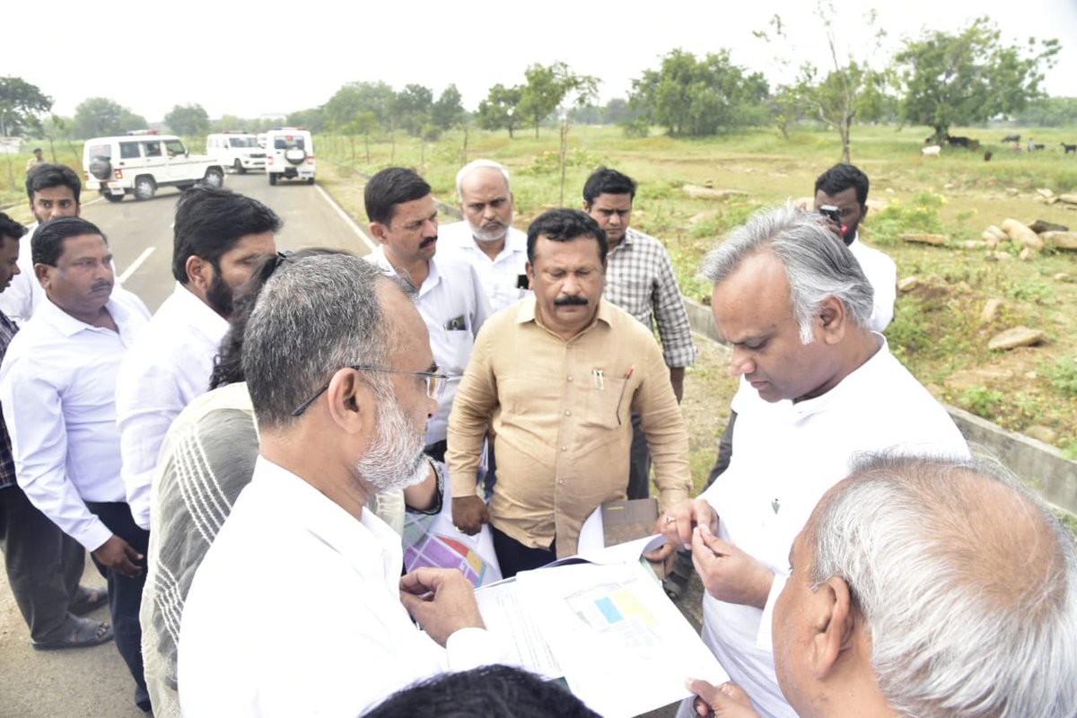 PriyankKharge's tweet photo. I recently reviewed the potential for establishing an Automotive Servicing Industry Park in Kalaburagi.

This Industrial Park will have the capacity to accommodate 400 automotive service enterprises involved in the servicing of heavy vehicles, light motor vehicles, earth movers, construction equipment, buses, vehicle body building, electrical work, fabrication and general engineering. 

These enterprises will be provided land to set up their units within the park.