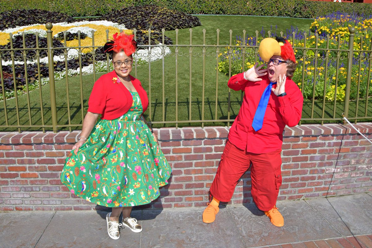 thegreatlukeski's tweet photo. IAGO INVADES DAPPER DAY! 7 years ago Lindsay Smith made me that epic Iago hat, and since then I've been intending to wear it at #DapperDay at #Disneyland. I was joined by my girlfriend Kalani in her parrot-covered Tiki Room dress! @RealGilbert @RealGilbertACP @Franksantopadre https://t.co/cvhxjhxlip