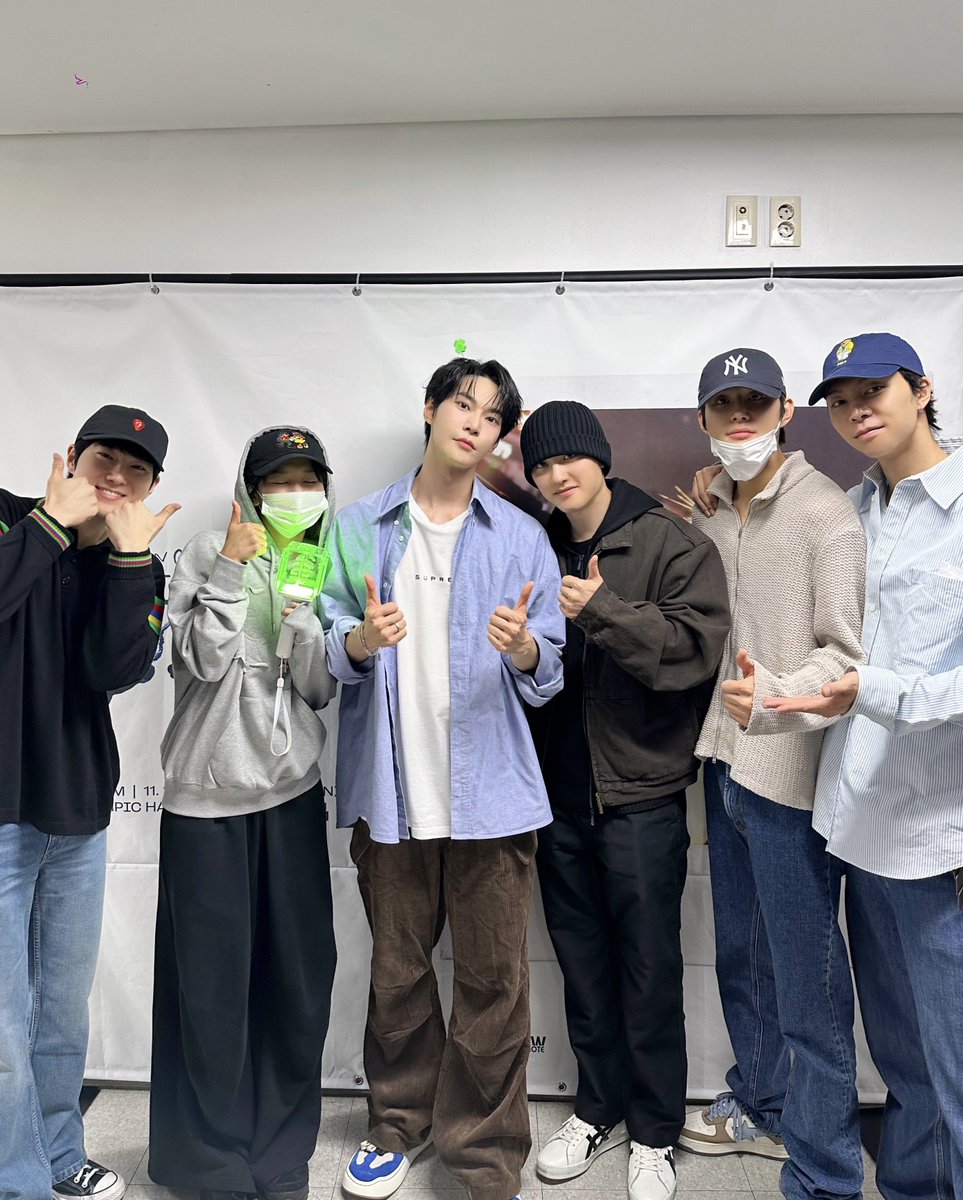 𝘞𝘩𝘢𝘵 𝘢 𝘵𝘩𝘢𝘯𝘬𝘧𝘶𝘭 𝘥𝘢𝘺✨🍀 (With. #EXO #수호 #도경수 #RedVelvet #슬기 #JOHNNY #JUNGWOO)

#DOYOUNG #도영 #Dearest_Youth
#DOYOUNG_Dearest_Youth
#NCT #NCT127