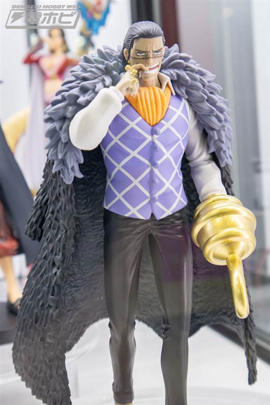 ワンピース❁フィギュア 週末の話題】『#ワンピース』クレーンゲーム景品 フィギュアが展示
