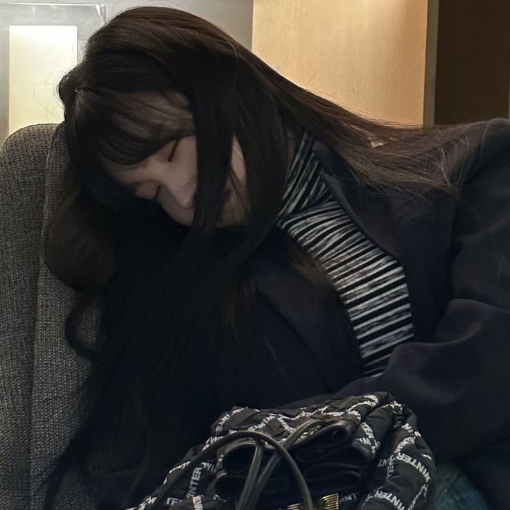 ar_seina's tweet photo. Hoi aku tdk bertenaga, tolong cium aku dikit @FIANstres https://t.co/AZwUscgf3a