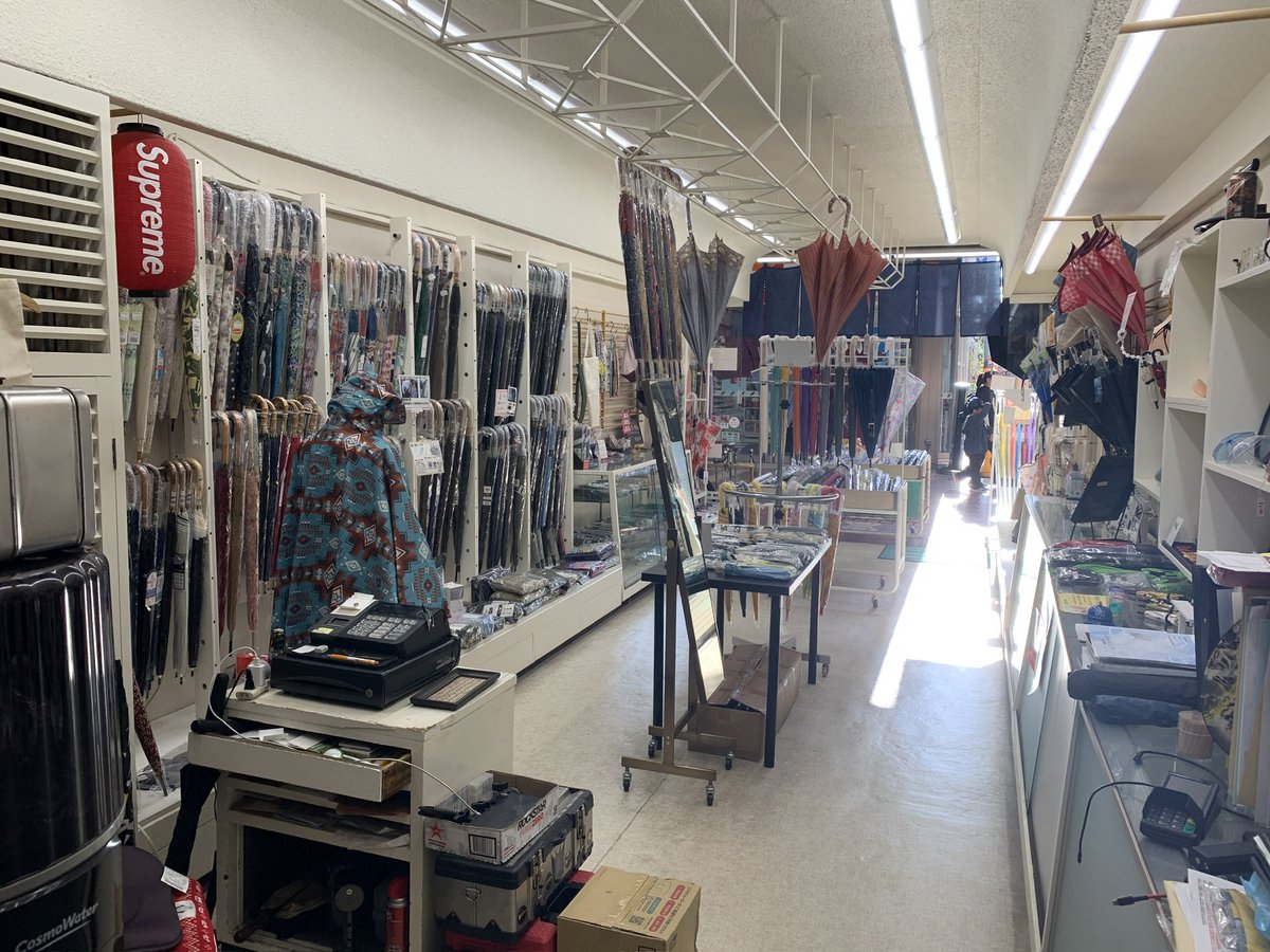 session_eastyo's tweet image. 23日に当店も参加させて頂きます@holiday_fes  のフライヤーを
@motohiko_kim さんに置かせて頂きました！いつもありがとうございます♪

#session #wsv
#木村洋傘店　#theholiday
#新小岩　#しんこいわ