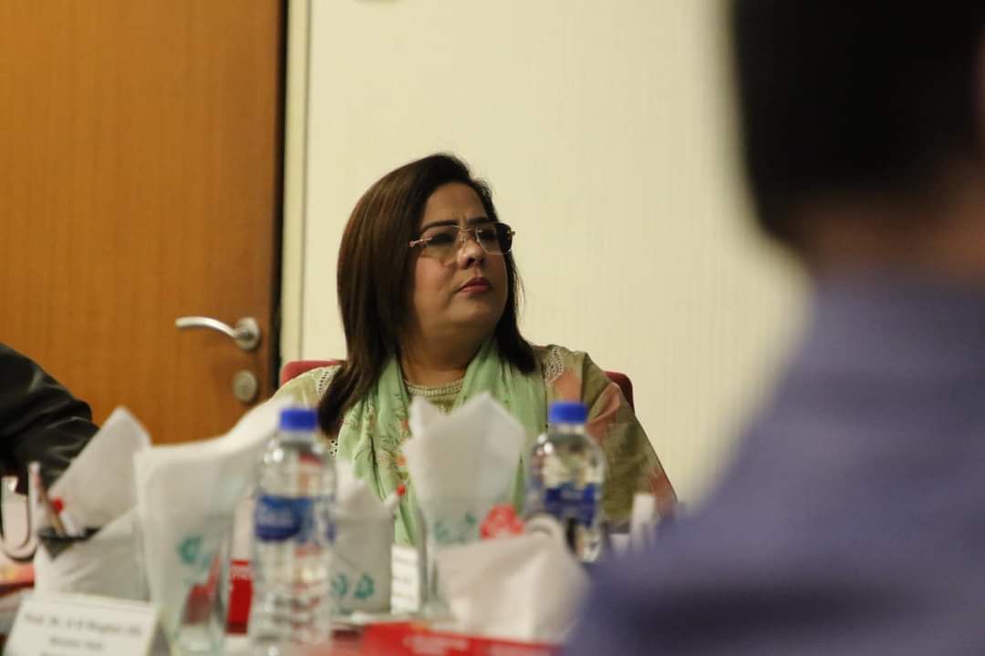 SaimaAgha17627's tweet image. MPA Saima Agha, Parliamentary Secretary for Sports and Youth Affairs, actively participates in the board meeting at Saleem Habib University, reinforcing commitment to education.
#mpasaimaagha #sportsandyouthaffairs #PPP #saleemhabibuniversity