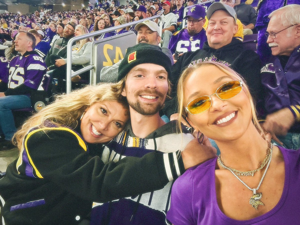 shelbytweten's tweet image. Nothing better 🥹💜 #SKOL #INDvsMIN