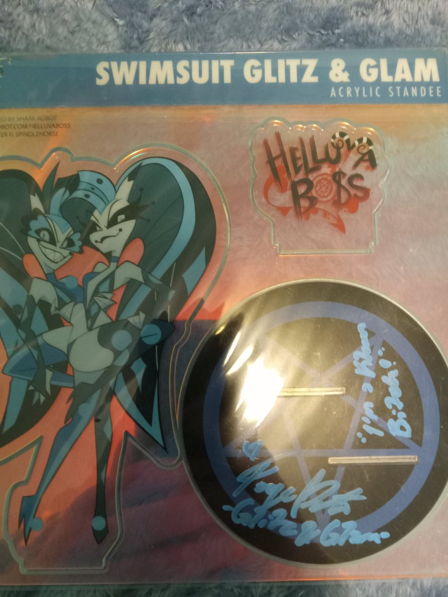 DinosaurRocker's tweet photo. /The Rhode Island comic con was amazing. Can't wait to go to LVL UP in 6 months! I'm gonna be cosplaying Glam, nifty and missi zilla or emily if I can!
(Photos of signatures. 9 in total) https://t.co/saaqg6RNVi