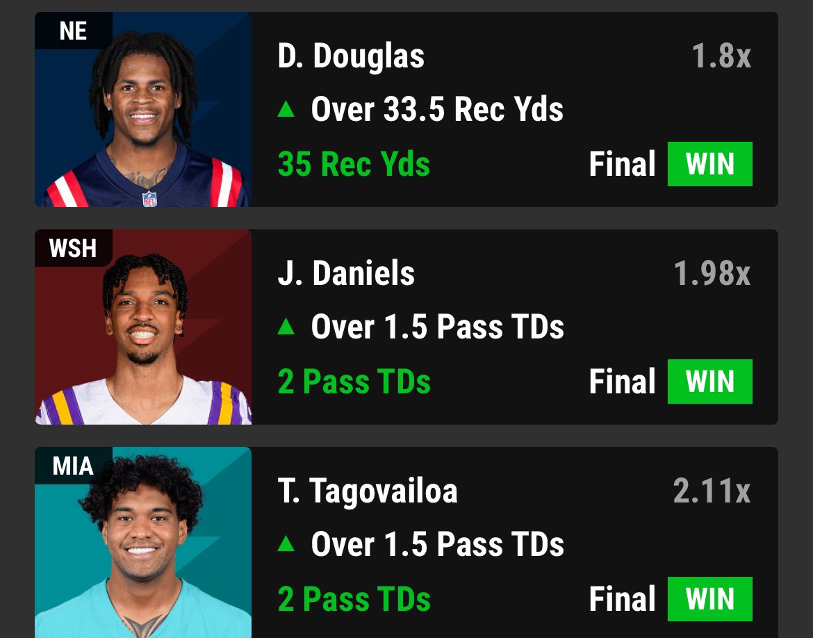 BlxckPotter's tweet image. @BoomFantasy Why did My Wife think it was sweeeeet…🤣😎☺️

Wife: I’m going to test you.
Me: Here we gooooooo…
Wife: Build lineups without research today…(Kisses my forehead)
PS…you can’t use Derrick Henry rush yards😂

The end.

 #GreenlineCommittee #BlxckHarryPotter