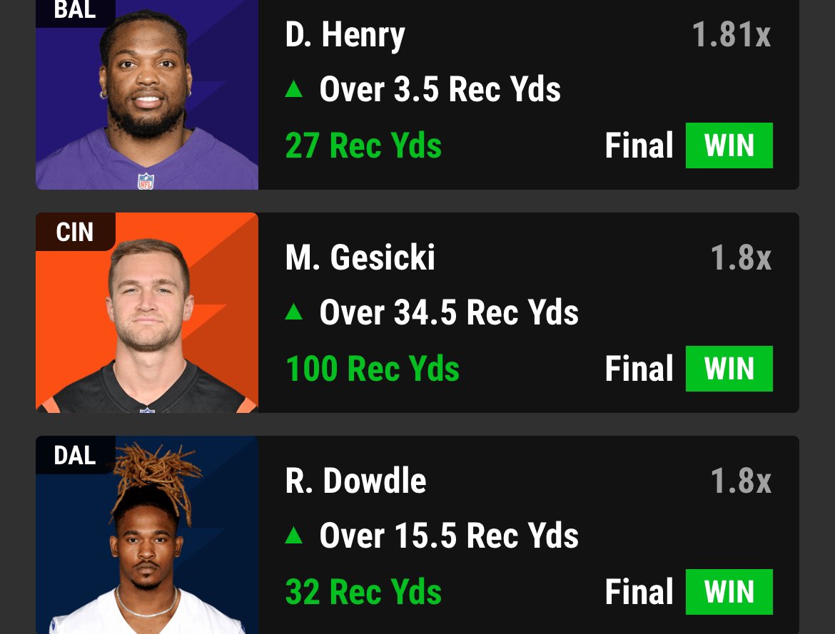 BlxckPotter's tweet image. @BoomFantasy Why did My Wife think it was sweeeeet…🤣😎☺️

Wife: I’m going to test you.
Me: Here we gooooooo…
Wife: Build lineups without research today…(Kisses my forehead)
PS…you can’t use Derrick Henry rush yards😂

The end.

 #GreenlineCommittee #BlxckHarryPotter