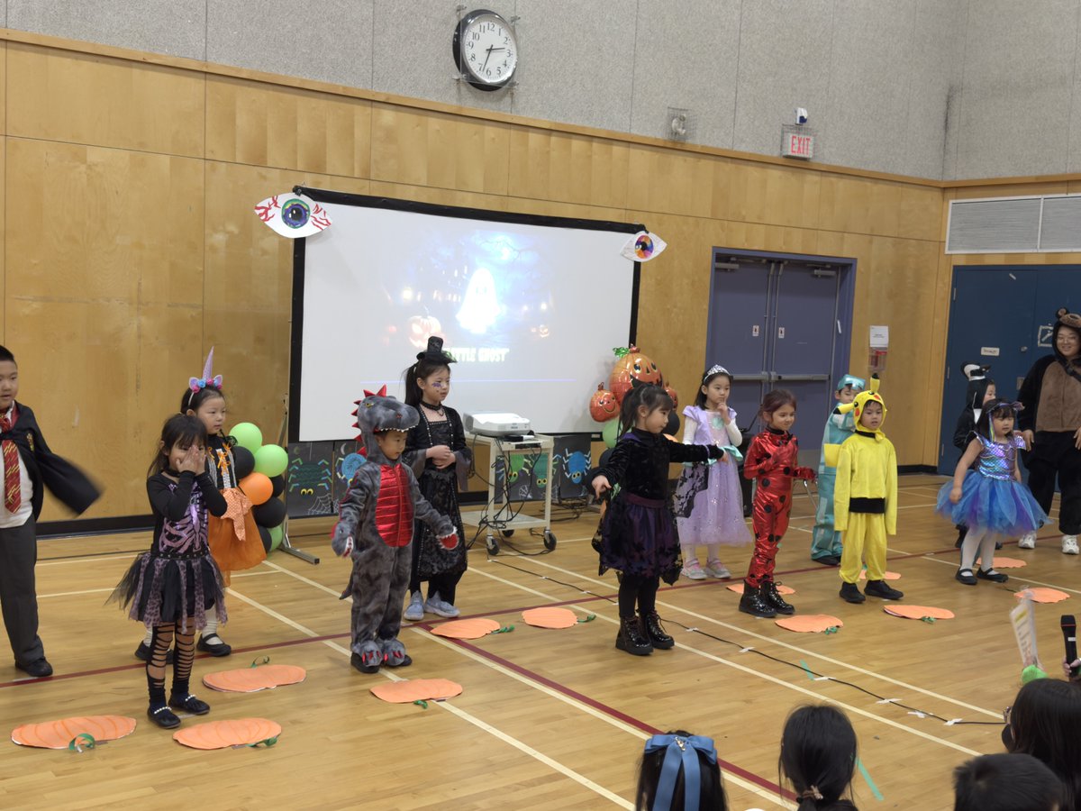 🎃 Happy Halloween at PA! From spooky costumes to delicious cupcakes and thrilling activities, our day was packed with fun! The highlight? An incredible assembly by our Kindergarten and Grade 1 students that left everyone cheering. How did you celebrate? 👻🧁#bcprivateschools