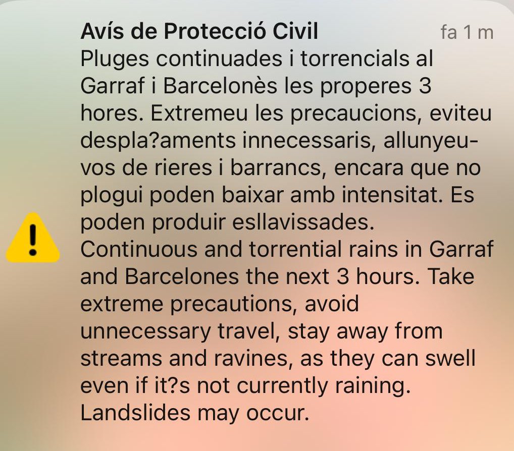 punsix's tweet photo. Des d’@emergenciescat acaben d’enviar als mòbils un nou avís, aquest cop afecta Garraf i Barcelonès. El @govern s’està curant en salut davant de les complicades previsions d’aiguats. El problema és que molta gent ja és fora de casa. https://t.co/OjBiMNEm0d
