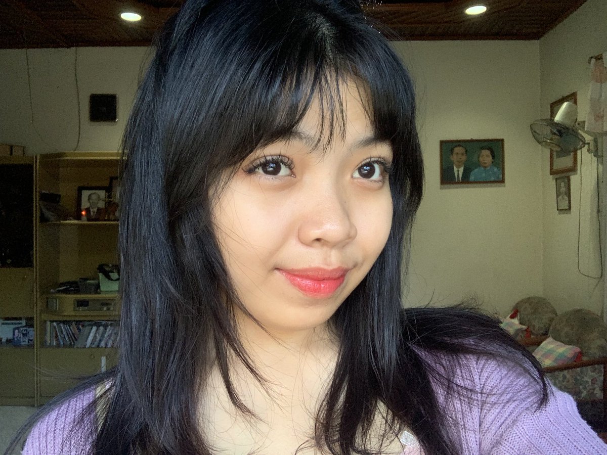 araww_s's tweet photo. Buat yang lagi nyari liptint yang gak bikin kering dan bisa nutupin two tone lips, 

Fix aku mau rekomendasiin liptint ini ke kalian🫵🏻💋✨ https://t.co/YI4ESjV4pr