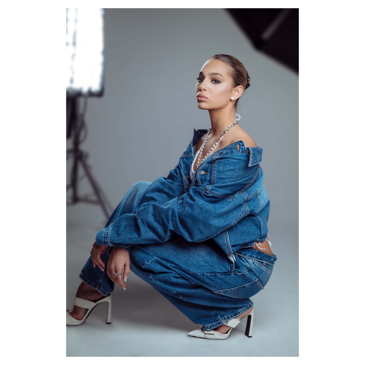 Janette_jake_'s tweet photo. Denim 🔷
#shotsbyblondie #fotografeklaipedoje #asmeninefotosesija #studiophotography #lithuania #janette https://t.co/FMGsRrekwo