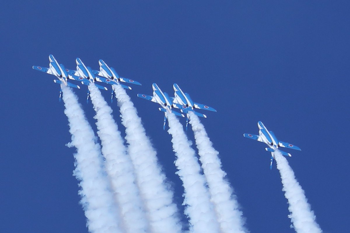 photoshima55's tweet photo. ＊パイロットの神業2024＊

ブルーインパルスの展示飛行

#入間航空祭 
#ブルーインパルス https://t.co/BK0KTAVHI1