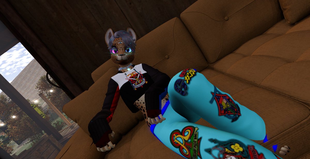 GunplaQueenMika's tweet photo. My brother @Malachi_MarxMX is busy with @Kenia_Nya tonight (as always XD), probably smooching while watching TV until they fall asleep or something... Which means I'm left to my own devices!

Time for comfy clothes and #MobileFighterGGundam! 

#Gundam #gunplay #secondlife https://t.co/uwaQ0ERd5V
