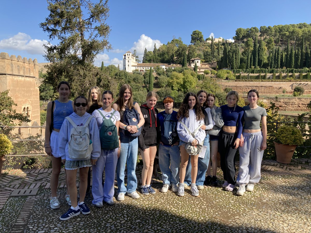 PipersSenior's tweet image. To end the half-term trip, #PipersYear9 went to @alhambradegrana, a world heritage site protected by @UNESCO. The Palacio Nazaries was a highlight followed by a visit to the cathedral in Granada and taking part in some Turrón tasting 🇪🇸🇪🇸

#PipersLanguages #PipersInspire