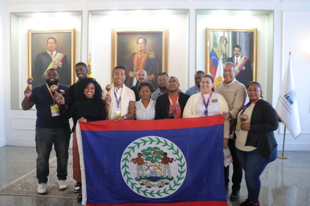 EmbaVEespana's tweet photo. Delegaciones llegan a Caracas para participar en Foro Parlamentario Mundial Antifascista @VTVcanal8  #FPMA https://t.co/k9rml7tCYI https://t.co/gE5VRk9f7K