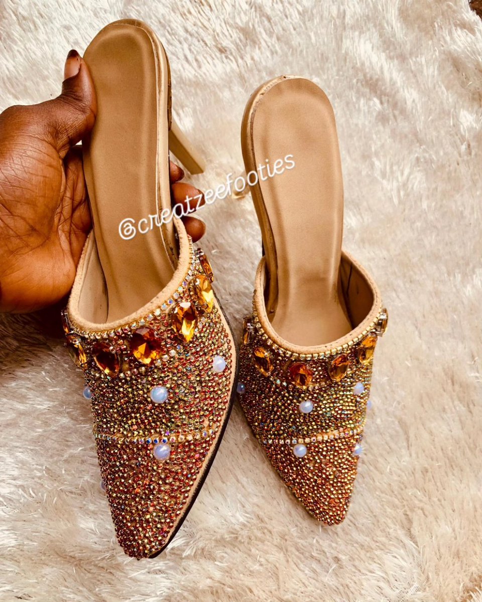 Portable_zeedah's tweet photo. Not your regular heels 👠 
If you're a lover of something different from the regular, then this beautiful pair is for you..

Price: 20,000

Production takes 5-7 working days after payment 

Location: Dopemu, Lagos State 

Delivery is nationwide 💯 

Send a DM to @creatzeefooties https://t.co/FqQ1yrezan