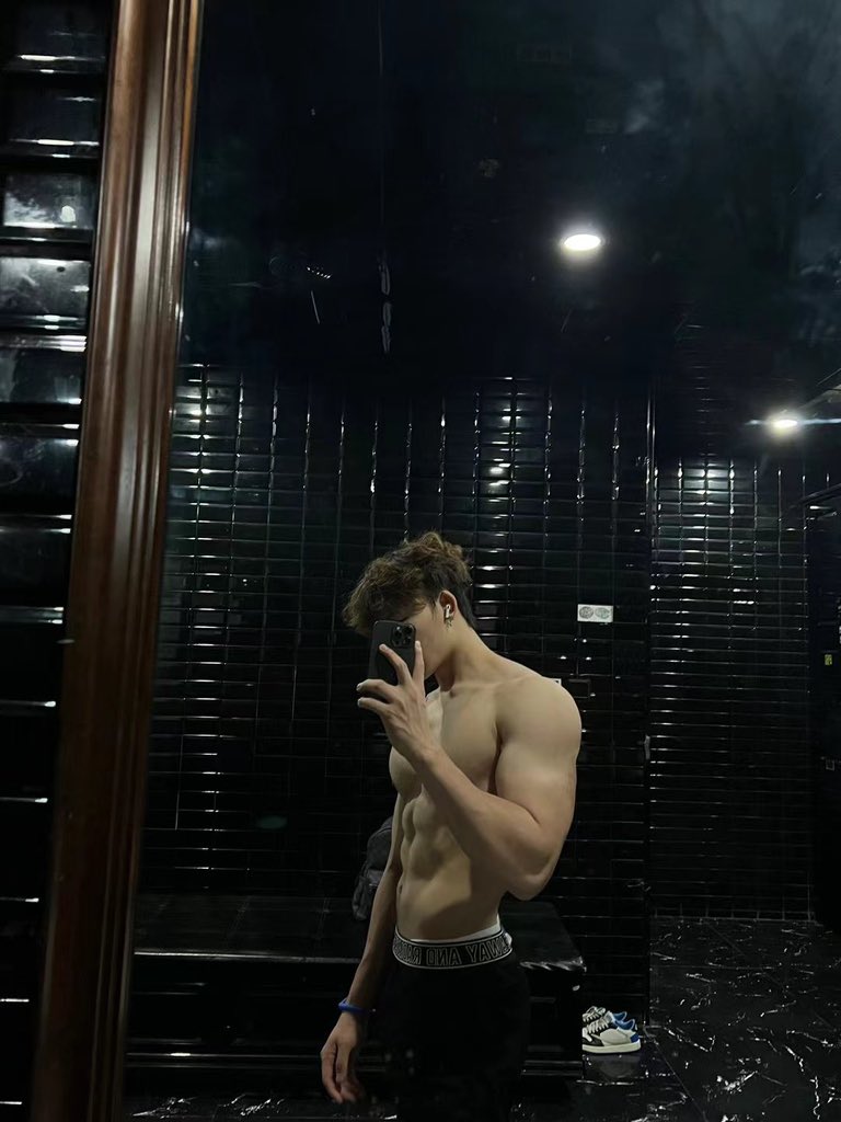 #肌肉男