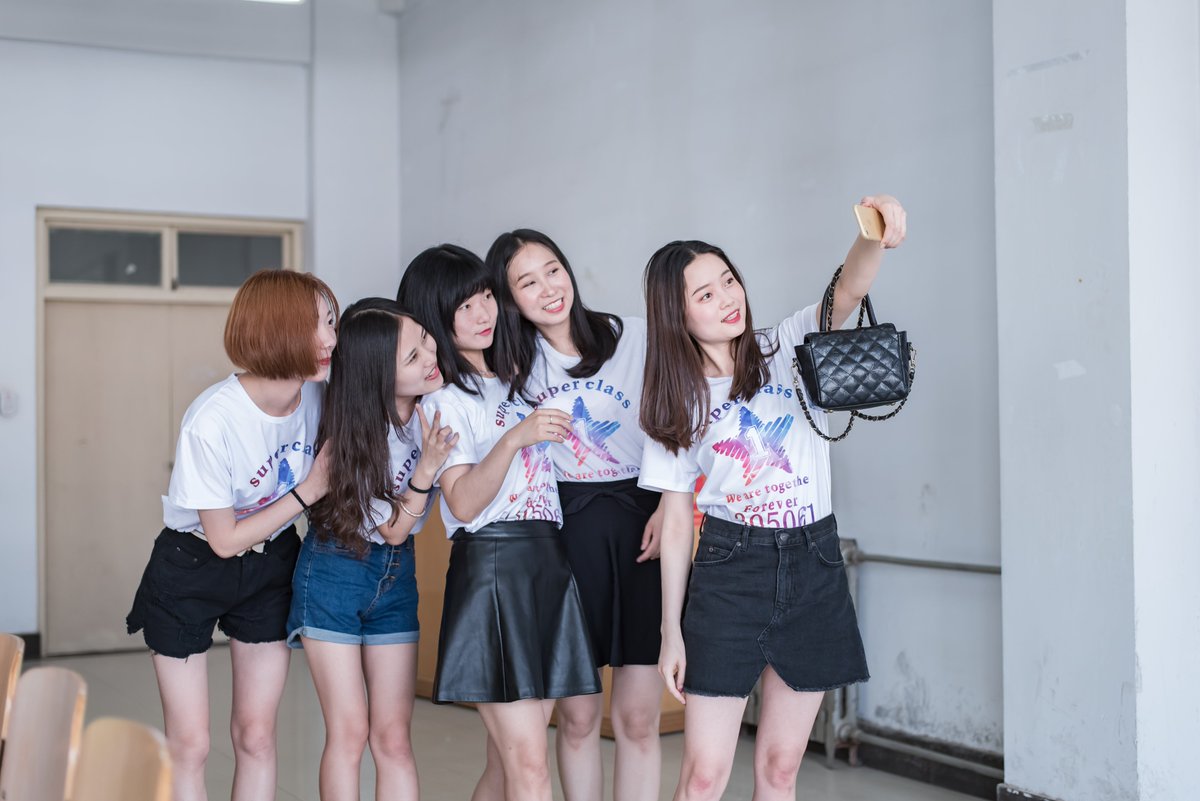毕业小姐姐写真[343P+1.32G] #眼镜娘 #眼镜妹 #毕业照 #女大学生 #写真 
No.103117 预览全套尺度看置顶或私信 投稿：@007share 
眼镜娘圈子：https://t.co/VSeJDJ4qxz https://t.co/yYOvmqkb0D