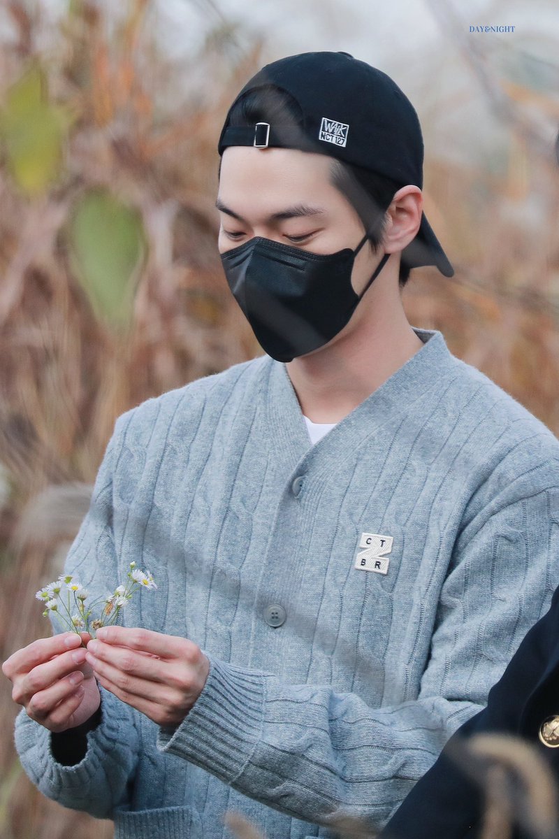 jaedoloops's tweet image. You&apos;re my little dandelion 🌼