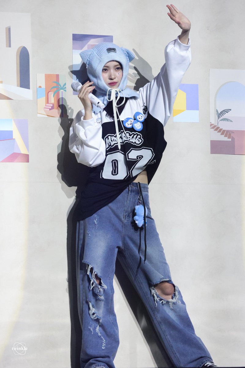 twinkle__idol's tweet photo. 241102  펜미

#ITZY #있지 
#RYUJIN #류진 #リュジン https://t.co/4d2S70pkYy