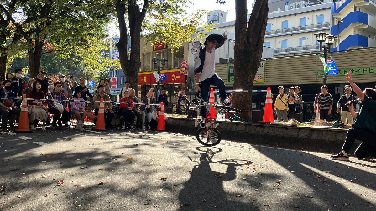 プロライダー池田貴広さんの大迫力のBMXパフォーマンス！！
MCイッシーさんによりこの後15:45〜からも第二部ありますので、ぜひお越しください🚲
#府中市サイクリングフェスティバル