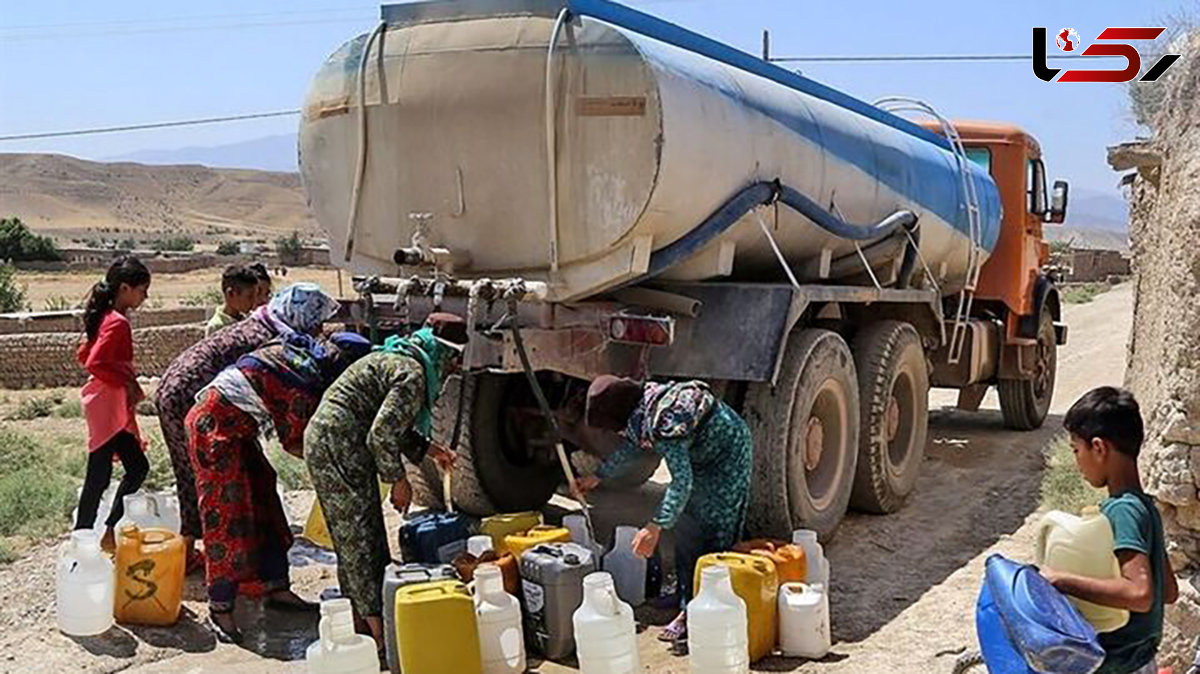 AzadeMokhtari's tweet photo. ۸۰۰۰ ایرانی؛ اینجا تشنه هستند!

شهروندان #بریس، واقع در #سیستان_و_بلوچستان، با کمبود آب شرب مواجه هستند. تعدادی از آنها به رکنا می‌گویند که آب شرب تنها از طریق تانکرهای آب توزیع می‌شود و روزانه فقط ۳ تا ۴ سرویس #آب به جمعیت حدودا 8هزار نفری این شهر می‌رسد،که کافی نیست. https://t.co/twdOIGwwMs