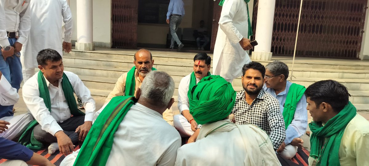 <a href="/aajtak/">AajTak</a> <a href="/brajeshpathakup/">Brajesh Pathak</a> <a href="/bstvlive/">भारत समाचार | Bharat Samachar</a> <a href="/CMOfficeUP/">CM Office, GoUP</a> <a href="/InfoDeptUP/">Information and Public Relations Department, UP</a> <a href="/JagranNews/">Dainik Jagran</a> <a href="/myogiadityanath/">Yogi Adityanath</a> डीएपी की समस्या को लेकर मथुरा जिला अधिकारी कार्यालय पर किस भूख हड़ताल पर बैठ चुके हैं और 2:00 बजे तक समाधान न होने पर आत्महत्या करने की चेतावनी दी है