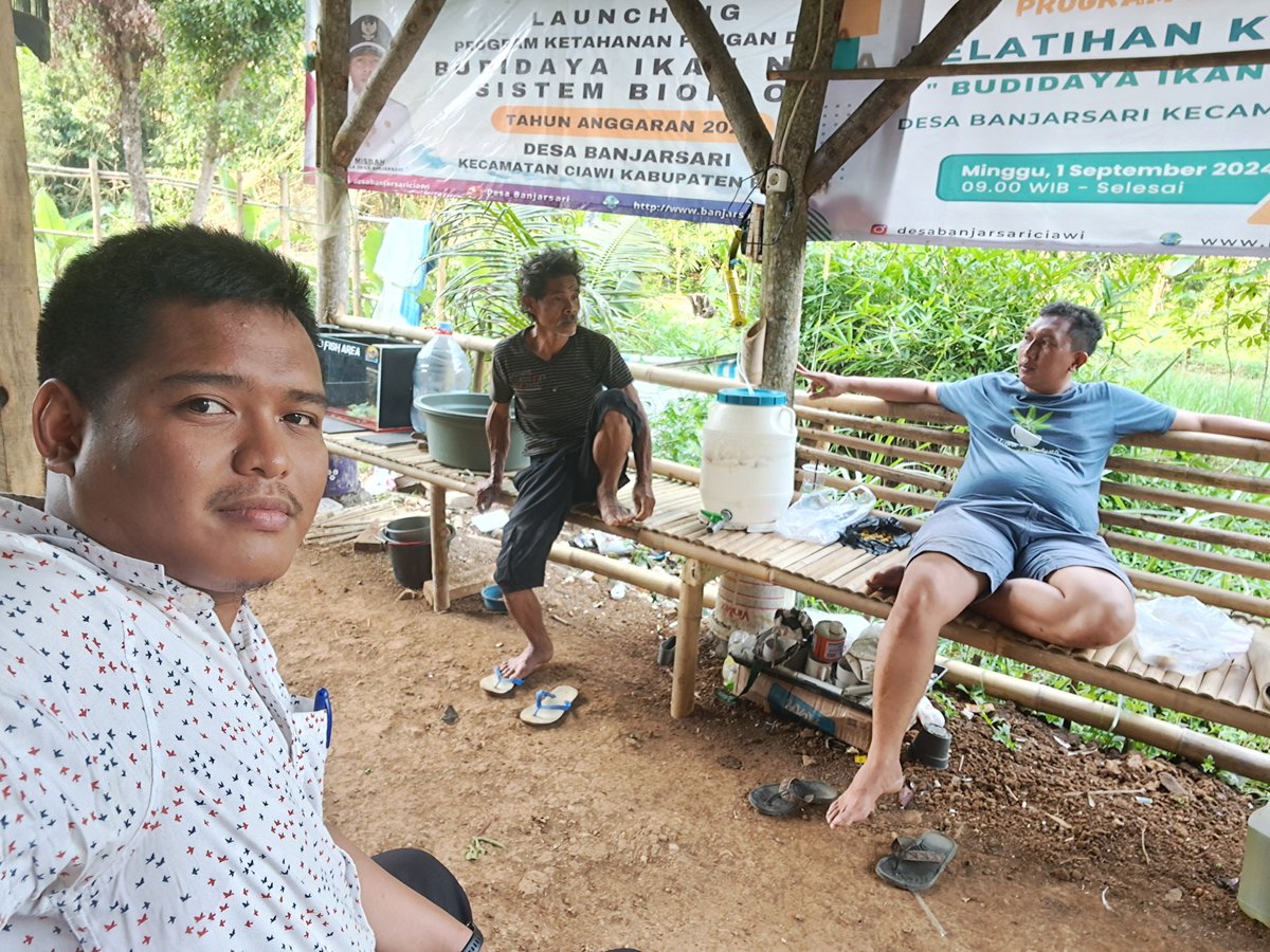 AgungDelly's tweet photo. Selasa ( 01 / 10 ) Delly Agung Rifansyah Luhkan Kabupaten Bogor, di Kelompok Gagah Gumencrang Desa Banjarsari Kecamatan Ciawi , Kegiaan Monitoring Usaha Bioflok ikan nila Kelompok. #giatluhkansatmingkalbogor #Kabbogor #Aktivitas #Budidaya https://t.co/KxUdMeCbio