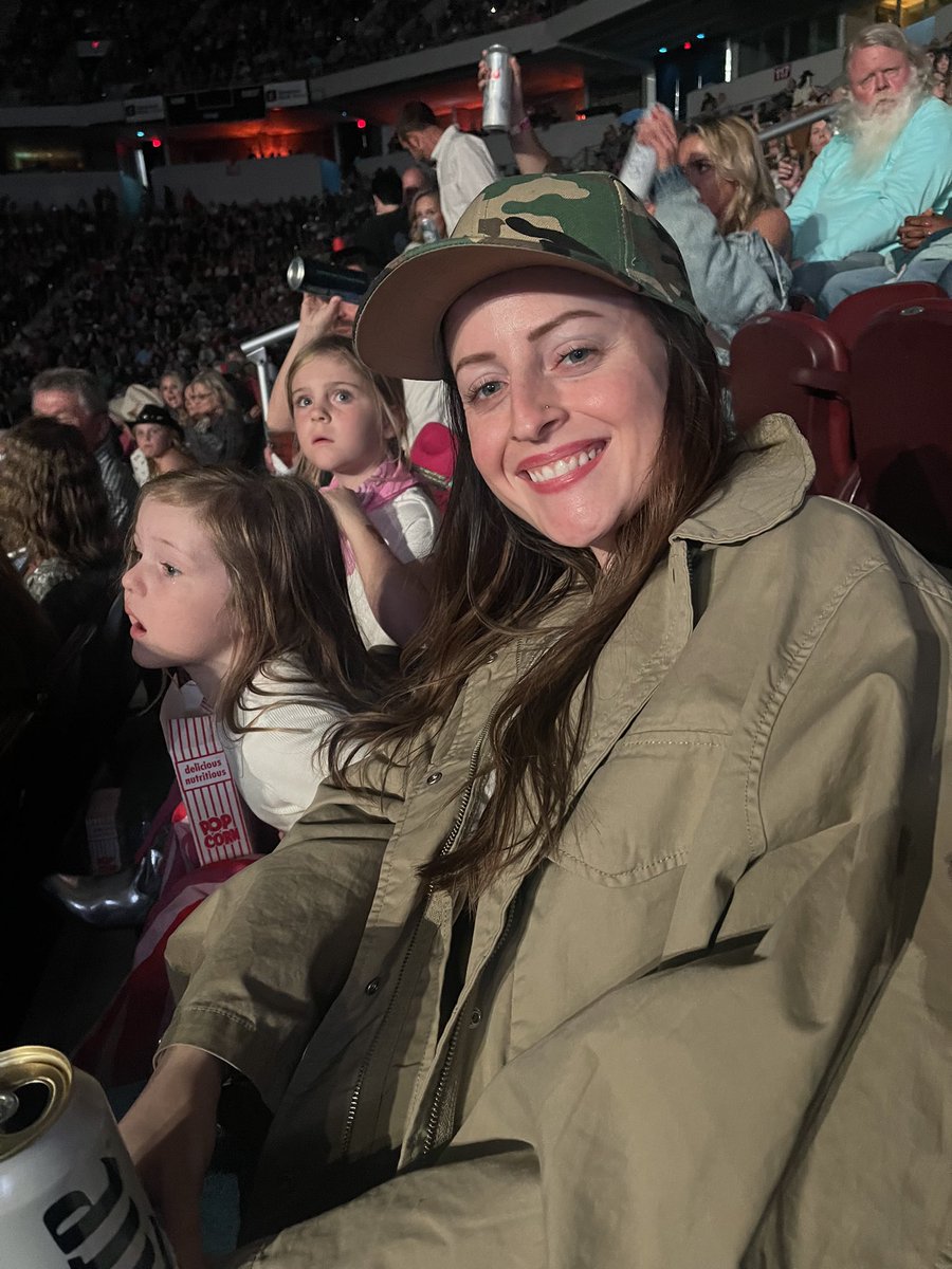 SheWolfyyy's tweet photo. My nieces first concert was a hit. I knew none of the songs but had a blast. 🥰 https://t.co/GPOqlTXDkY