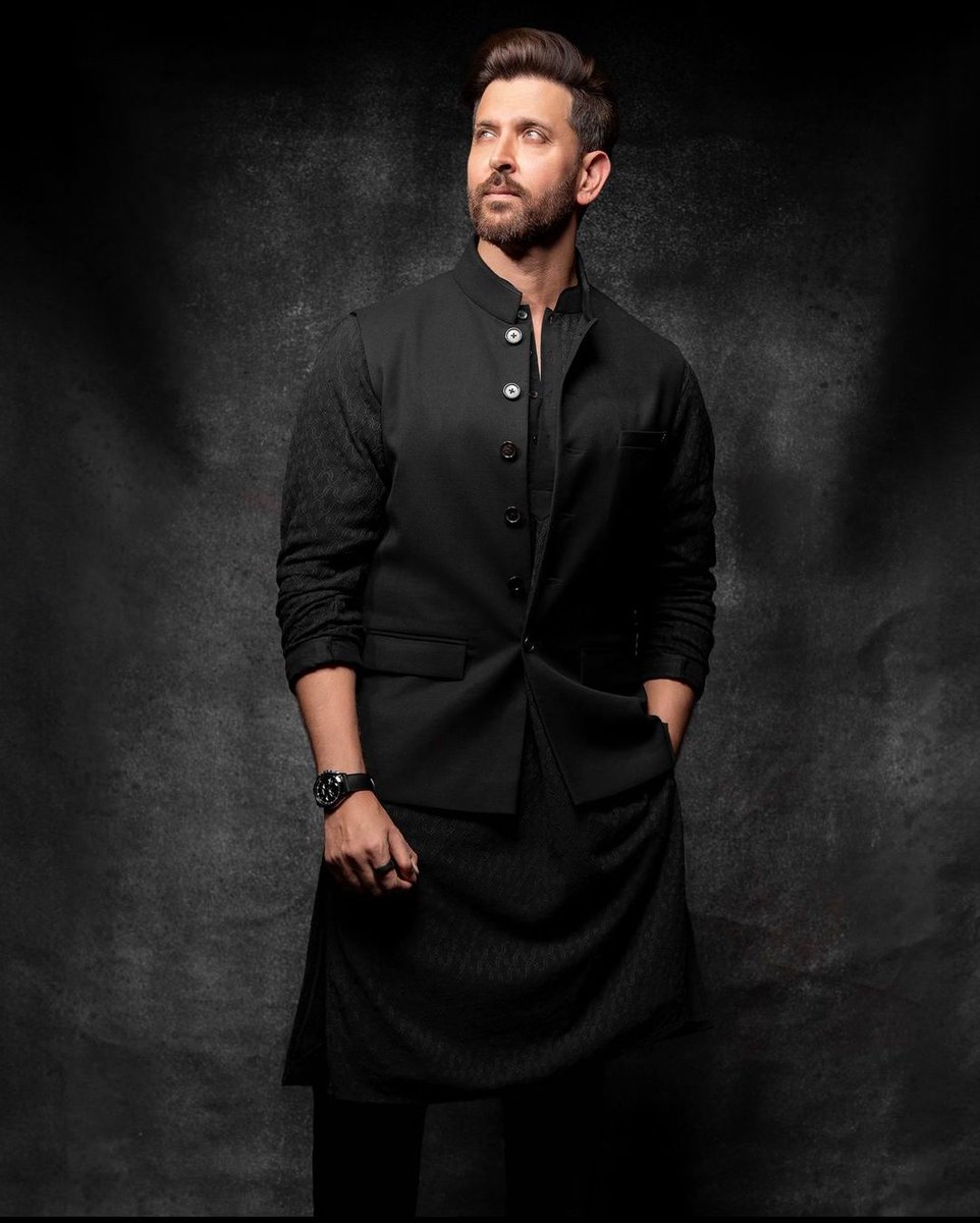 lik_esh7's tweet image. #HrithikRoshan 🖤 #PriyankaChopra 

@iHrithik  #Krishh  @priyankachopra