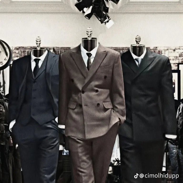 enhacake's tweet image. they’re about to sing lucifer