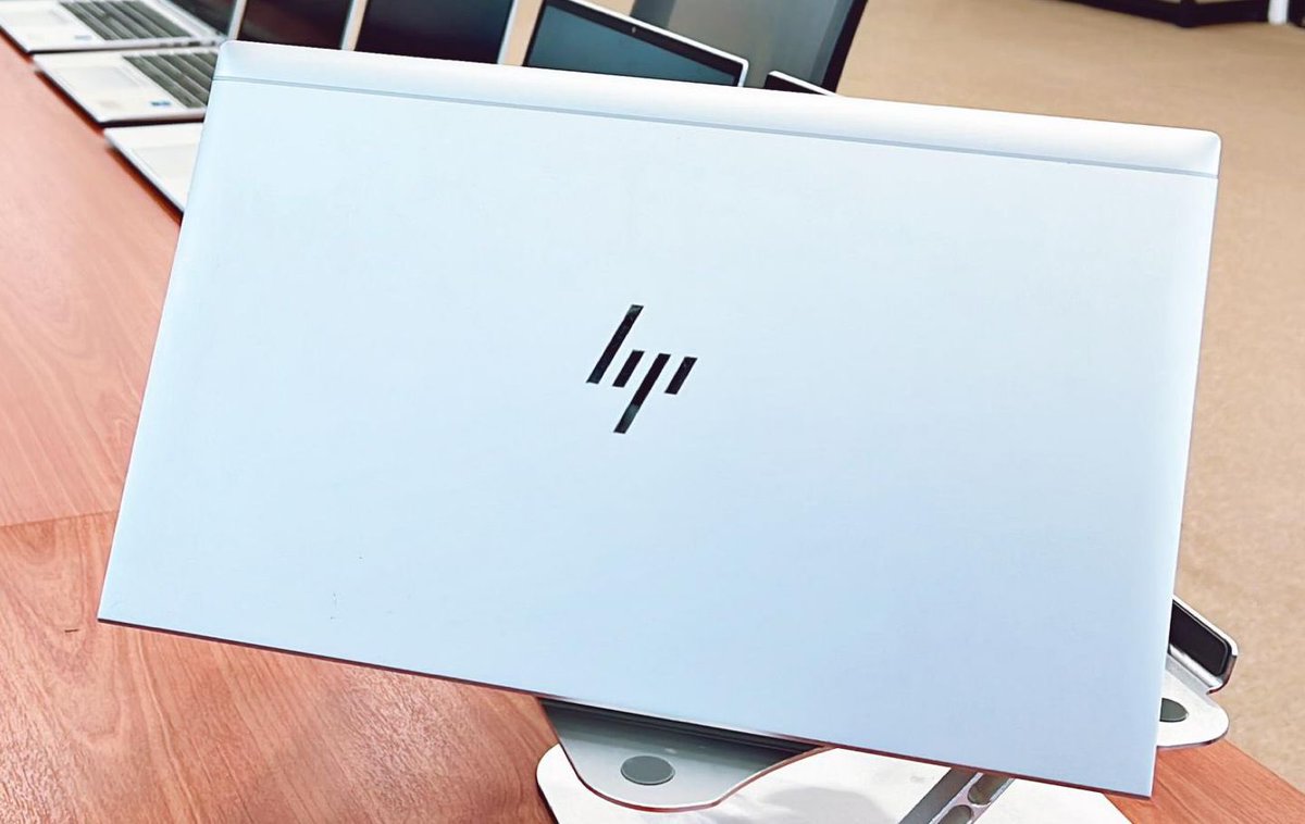 PuncakAngkasa's tweet photo. Stock Spec padu weii
*HP ELITEBOOK 840 G8*

CPU : *CORE i5 11TH GEN*
MEMORY : *32GB DDR4*
STORAGE :*512GB NVME*
DISPLAY :*14 INCH FULL HD*
GRAPHICS :*INTEL UHD*
KEYBOARD :*BACKLIT*
SIM SLOT:*4G SIM SLOT*

Semoga yang bantu retweet urusanya dipermudah kan

Limited stock guyss https://t.co/d3Th8cuKLV
