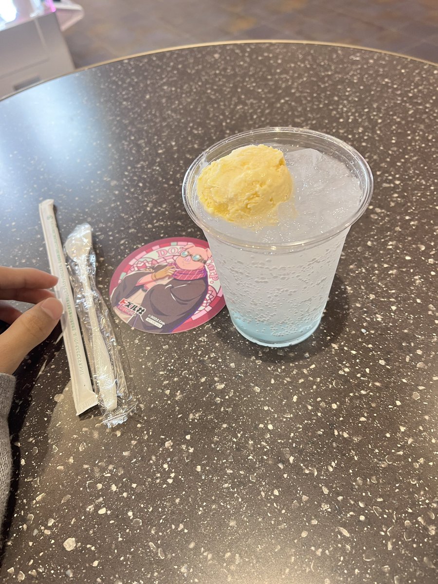 kanki168's tweet photo. 男子高校生が学校帰りに行ってきましたー
 #GiGOドズル社カフェへようこそ https://t.co/ERbCGzd6GD