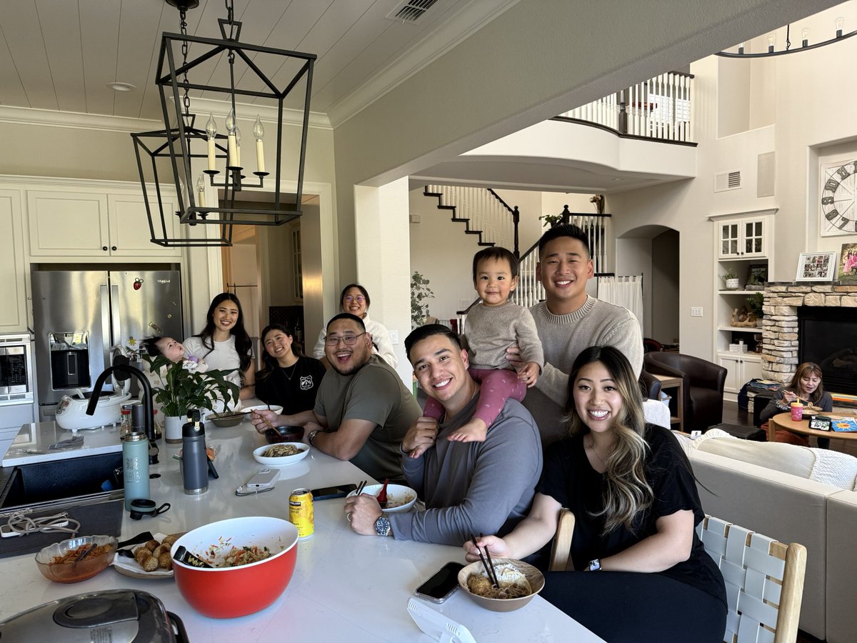 MikuniTaro's tweet image. I always look forward to our monthly family gathering! ❤️ This time, Machiko prepared a delicious sukiyaki dish, and we had a meaningful discussion about abortion. We’re also planning a weekly grandkids’ night!
#OneFamily #OnePurpose